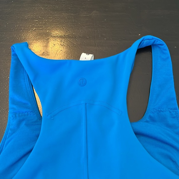 NWOT Lululemon tank top with built in bra. Size 4. Never worn. - Picture 4 of 5